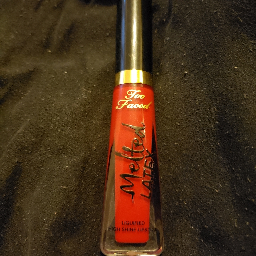 Toofaces melted latex I'm bossy